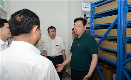 河南航投黨委書(shū)記、董事長(zhǎng)張明超 深入中原龍浩開(kāi)展“不忘初心、牢記使命”主題教育調(diào)研